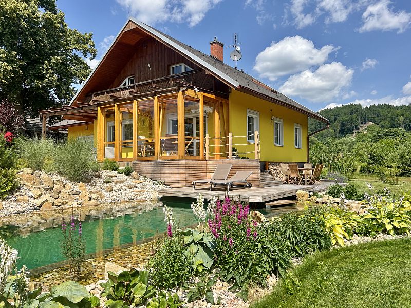 Stavba koupacího zahradního jezírka u rodinného domu ve Velkých Svatoňovicích