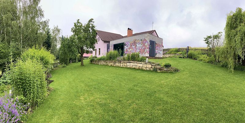 Stavba koupacího zahradního jezírka u rodinného domu ve Velkých Svatoňovicích