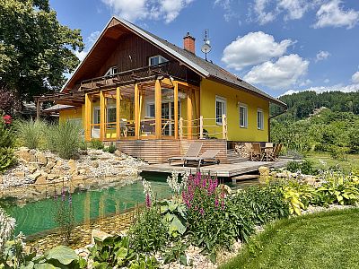 Stavba koupacího zahradního jezírka u rodinného domu ve Velkých Svatoňovicích