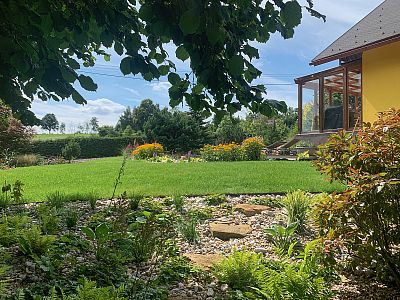 Stavba koupacího zahradního jezírka u rodinného domu ve Velkých Svatoňovicích